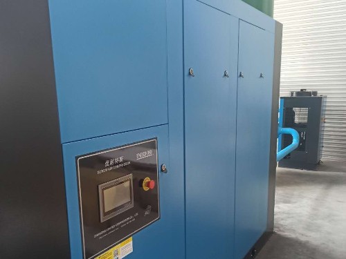 132kW優耐特斯兩級壓縮空壓機安裝調試完成!