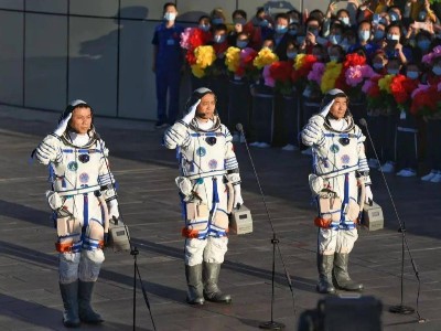 青島空壓機(jī)祝賀神州十二號(hào)載人飛船發(fā)射成功！